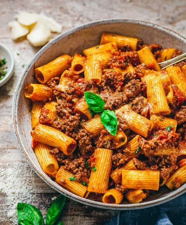 Beef Pasta in Tomato Sauce {Beef Ragu Pasta}
